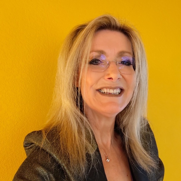 Meet your Posher, Flo - Picture 1 of 1